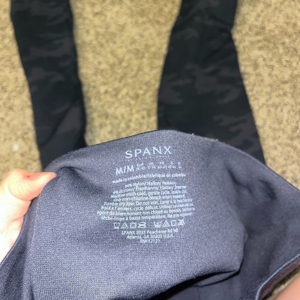 Spanx Look At Me Now Camo Legging - Picture 2 of 2